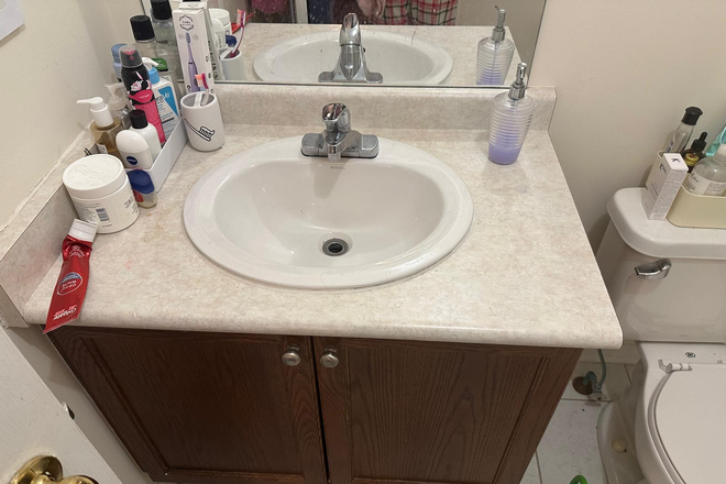 Washroom - 1 furnished bedroom with private washroom in 2nd-floor near Pan Am Centre