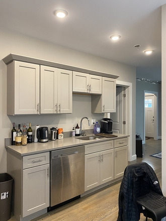 . - LOCATION!! Spacious 4 Bed / 3 Bath w/LAUNDRY avail. 8/1/25!