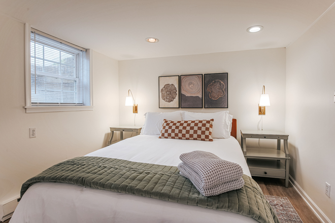Bedroom - Now Pre-Leasing for the 2026-2027 UVA School Year! Minutes to UVA Grounds/Hospital