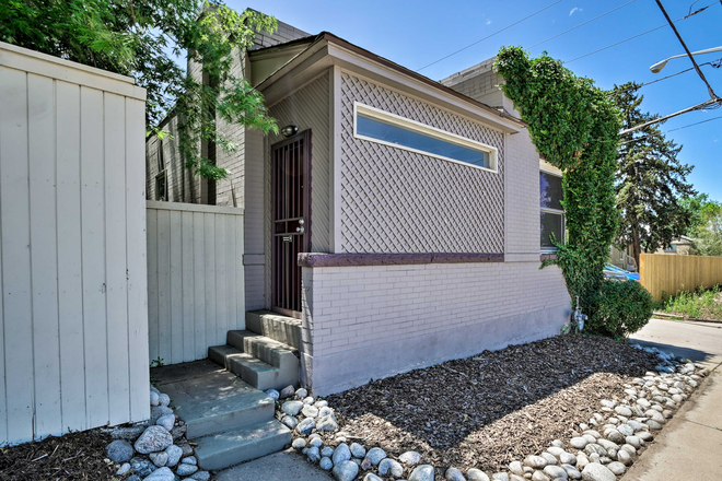 EXTERIOR 1 - 432 Modern Bungalow Furnished House - Close to DU campus and RTD