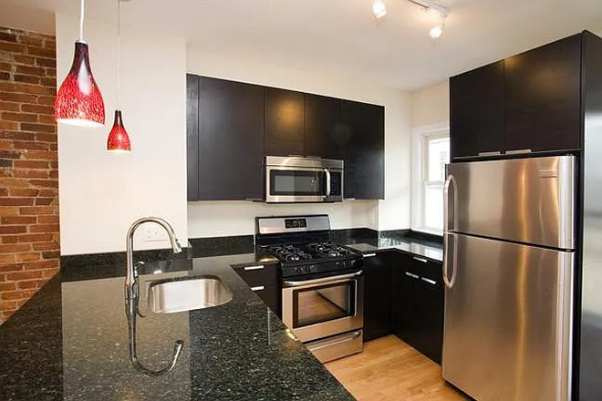 Kitchen - Spacious Mission Hill Apartment, Right on Green Line T Stop, Bottom of Parker Hill Ave (Pin wrong)