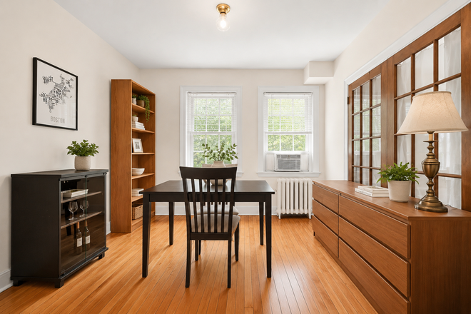Dining room - Harvard Sq 1BR+Flex Room | 913sqft, Fireplace | Heat Included Condo