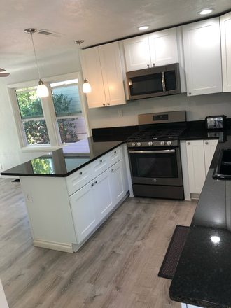 Kitchen - granite countertops - 1 Bedrooms w/shared BATH available in a 3B/2B house  1 Block from Hayward Field