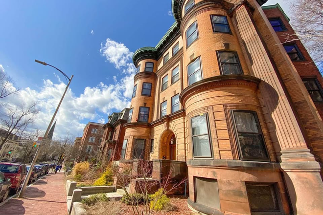 Building - Private Room in Luxury Apartment