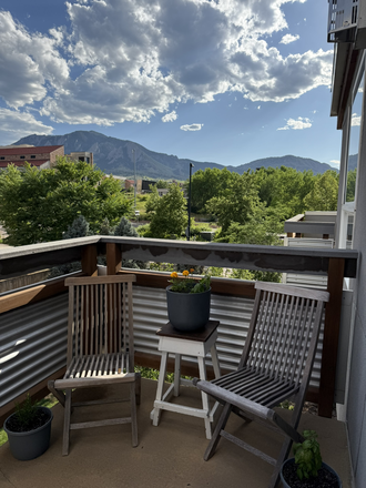 Private balcony - Bright and Clean/Great Location/2 bedrooms available in 4 bedroom apartment