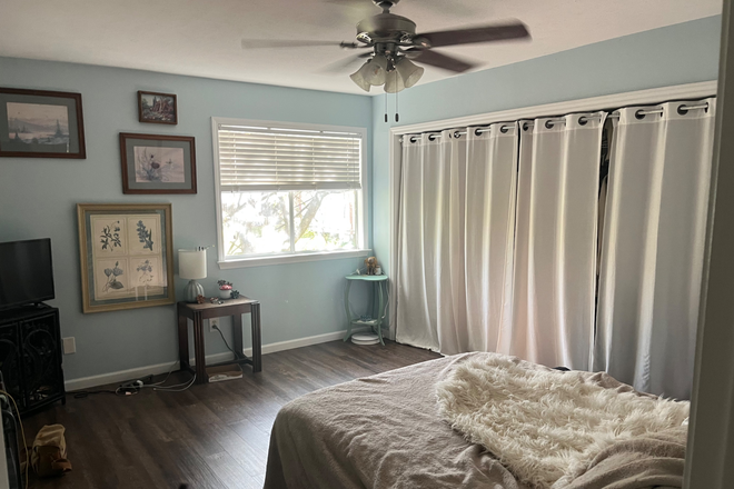 Master bedroom - Condo on Longmire