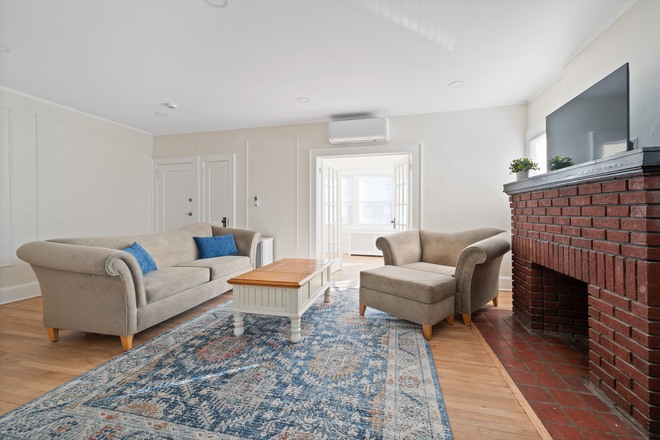 Living room - Large Furnished 3BDR close to Campus, Walk To Seton Hall, Utilities & Wifi Included