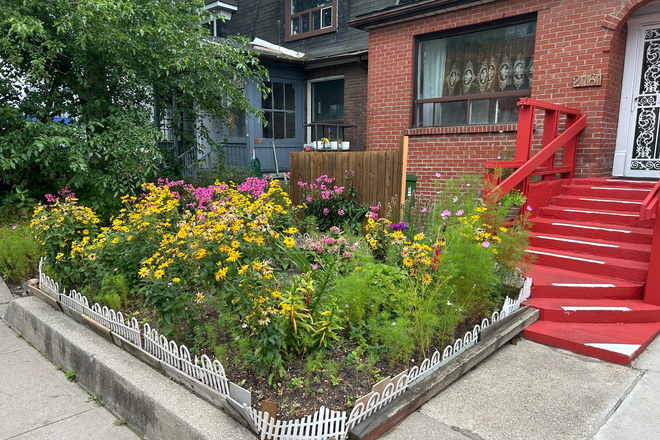 OUTSIDE STREET VIEW - 3rd floor of house: Furnished Kitchen/Dining, Bathroom & 2 Bedrooms in High Park/Roncy