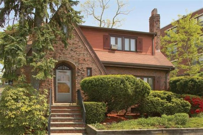 House - 11 Gerald, close to campus, need sublet