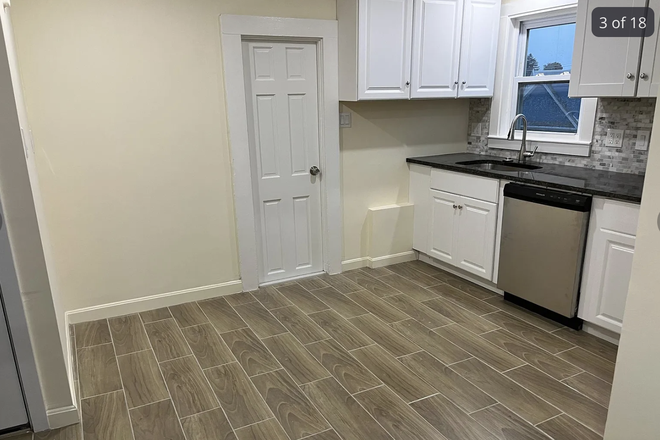 Kitchen Area - 1bd1ba Private Floor Everett Apartments
