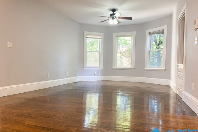 Living Room - 1st Floor 6 Bed 1 minute from Green Line!! Apartments