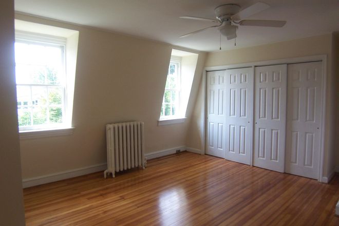 Bedroom - 2026-2027 term Newly Renovated Georgetown townhouse (Georgetown/GU/Burleith)