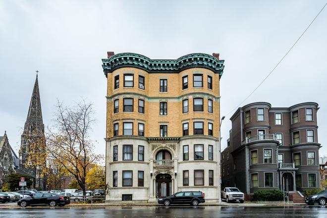 Front - Classic Tree-Top Oasis in the Square! Condo