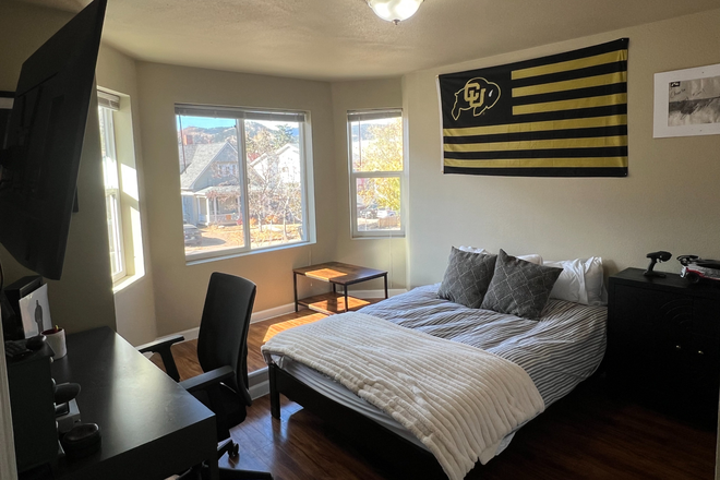 Bedroom - Prime Spot on the Hill – Maple House Sublease on 13th Street