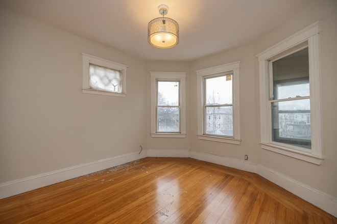 . - SPACIOUS 4 Bed / 1.5 Bath w/ LAUNDRY IN UNIT! Avail. 9/1/26!! Apartments