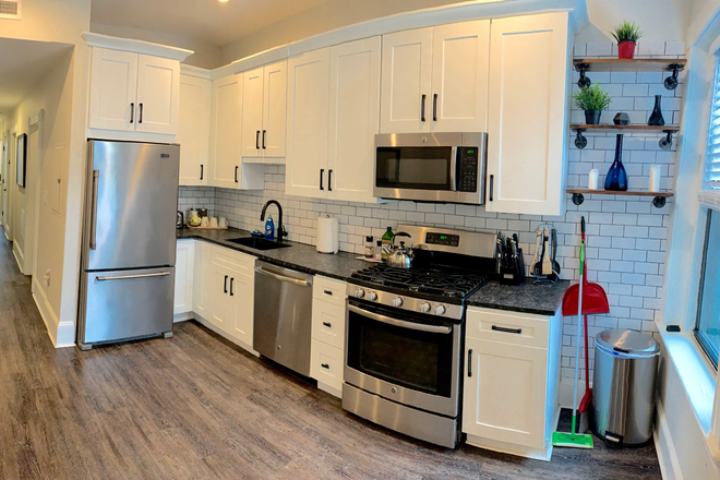 Kitchen - Amazing, renovated 4 bedroom right on Tremont Street in Mission Hill Apartments