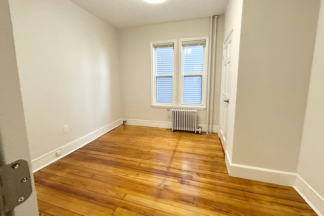 Living Space - East Cottage St 4 Bed Dorchester Apartments