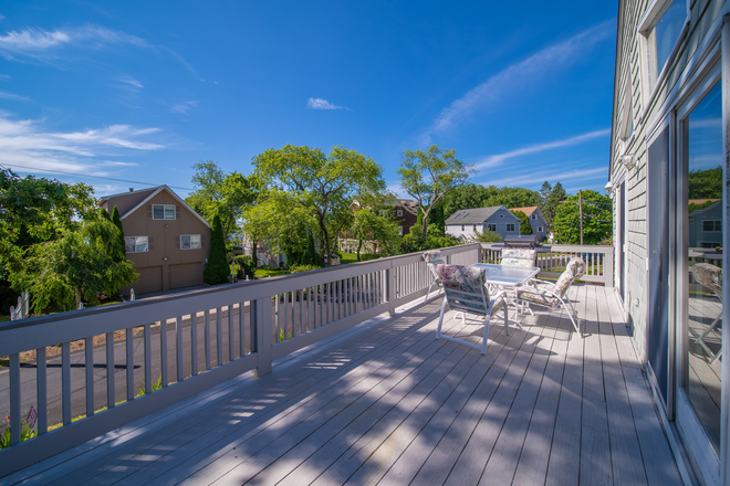 44 Lake Road - 2nd Floor Deck - Bonnet Shores  - 4 Bed - 2 Bath House  Off Street Parking - Deck with BBQ Grill