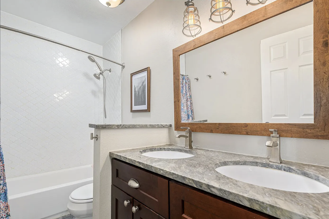 bathroom - Seeking roommate - nice condo near Pearl/campus