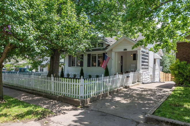 2525 Blair Blvd Nashville TN - Downstairs of house near campus