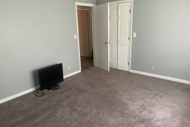 Room available - Half way to (almost)everywhere House