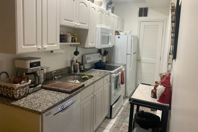 Kitchen - Gorgeous 2 bed 2 bath with common view of city