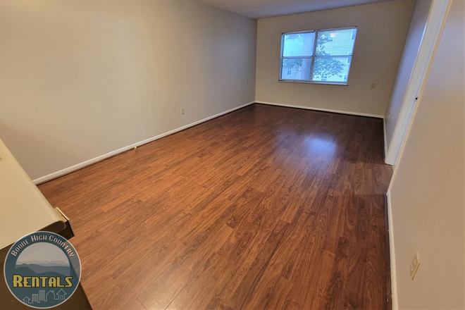 Photo - Kingswood Condo #26 - Walking Distance to Campus!