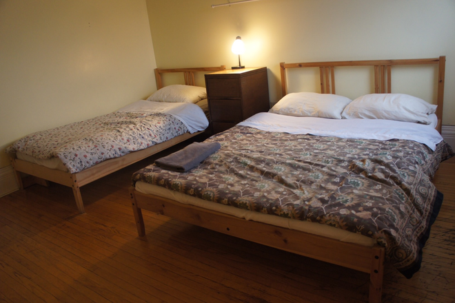 Double bedroom - Furnished rooms, International Students or Coop/Interns, 4-8 month terms, walk to campus