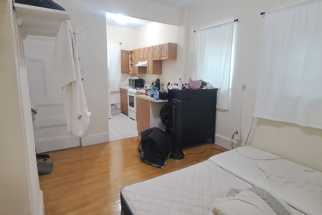 LIVING ROOM - 1 Bedroom apartment with Living room & Furniture & Music Studio (with gear)