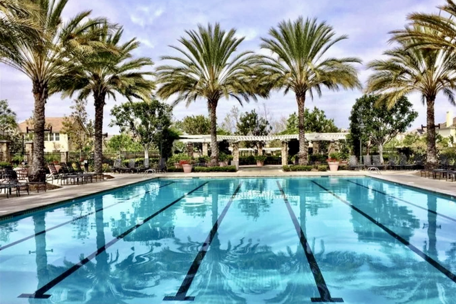 One of three pools - Irvine House Share with Master Bedroom and Private En Suite Bathroom