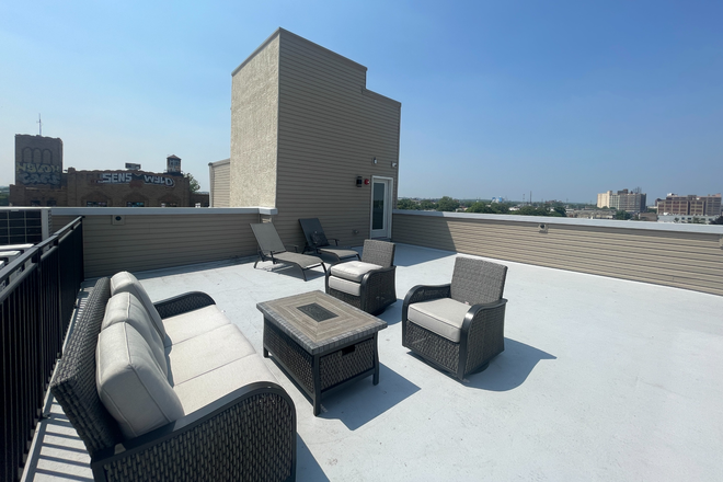 Roof Deck - 2235 N. Broad St. Apartments