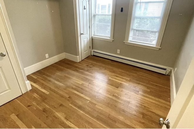 Bedroom 4 - Cozy 4 bdrm / 2 bath apartment a 15 minute walk from campus!