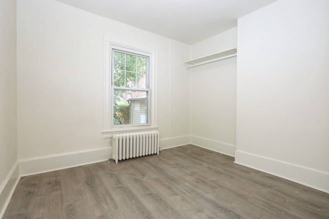 Upper Level bedroom 3 - Charming Row House Walking Distance to Campus