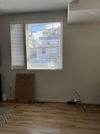 Kitchen - Close to campus apartments on the hill