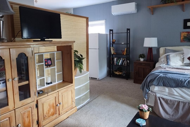 Living area - Dulex style studio, all utiliites are included, completely furnished, private quiet, easy parking Apartments