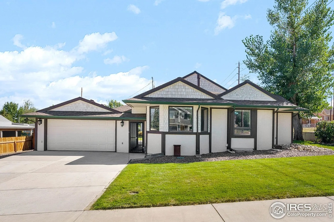 Large Single Family Home - 4077 W 52nd Ave - 5 Bed / 4 Bath Home w/ Huge Yard, 2 Car Garage, and Tons of Storage