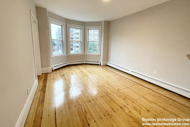 living room - Convenient Mission Hill 3 Bed | Laundry in Building | Eat in Kitchen Apartments