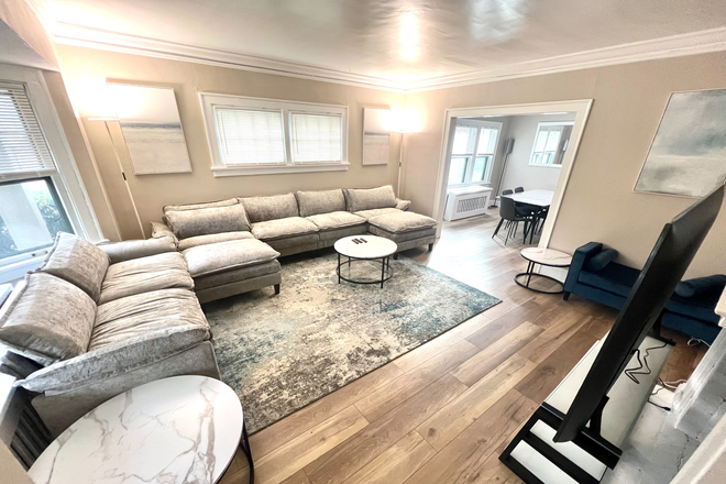 Living room - Furnished 4 Bedroom Townhouse in Ideal Location