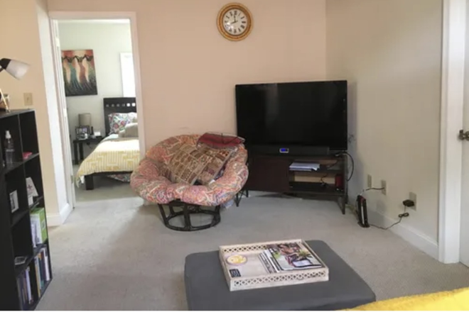 LR - The Le Roy Apartments