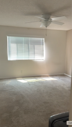 Unfurnished bedroom. Carpeted. Window and celing fan. - 2 Rooms close to campus Apartments