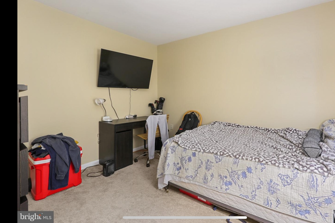 Bathroom - One bedroom with den in Fells point Duplex