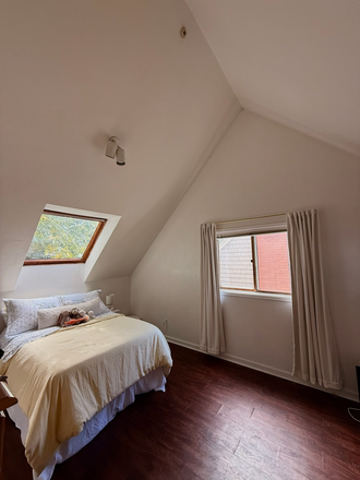 Upstairs bedroom #3 - House on the hill, close to campus.