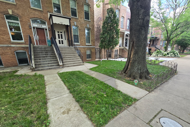 Outside Street view - Renovated 1 or 2 bed room Apartments one block from Illinois Medical Center