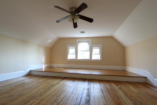 Bedroom - Newly Renovated 4 bed 1 bath in Mission Hill Apartments