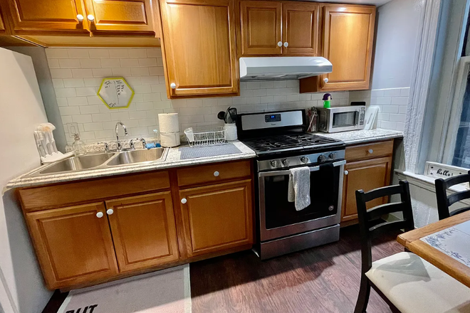 Call NOW for showings! 617-236-8600 - WESTLAND AVE - FLOOR THRU 4BR/1BA IN SYMPHONY AREA FOR *9/1/2026* W/ NEWER EIK, LRG BDRMS, PANTRY! Apartments