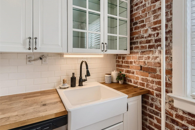 Beautiful, Modern kitchen with space and newer appliances, dishwasher - Bright, Spacious and Beautiful Denver Apt Close to Cheesman Park, Capitol Hill & City Park