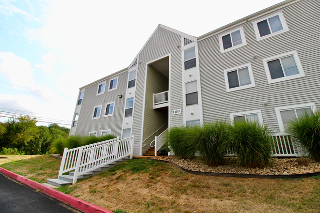 front - Hunters Ridge - 5 bed - 3 bath loft apartment for rent!