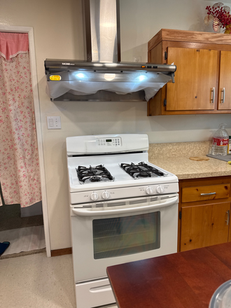 Large shared kitchen with gas range - Large Bedroom 18’ x 15’