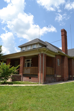 Picture of the init from the outside - One Bed, One Bath Apartment