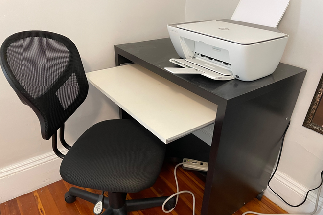 2nd beedroom/study desk - Quiet Mid Cambridge 2 Bed/1 Bath, Furnished, Parking—Spring semester rental Condo